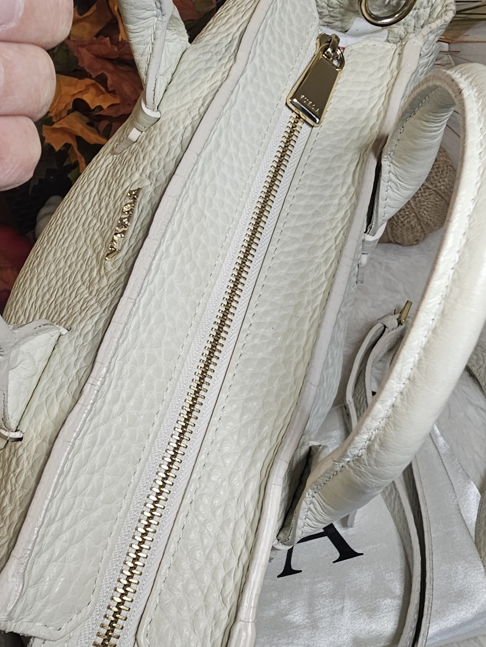 Furla Cream Color Leather Top-Handle Tote with Detachable Strap And Dustbag. - Picture 6 of 11
